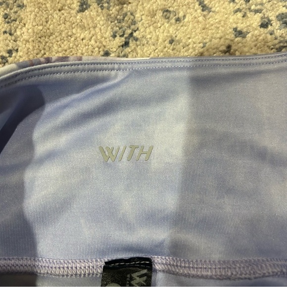 Peloton WITH Lavender Wild Flower High Rise Capris Size Large - Picture 10 of 14